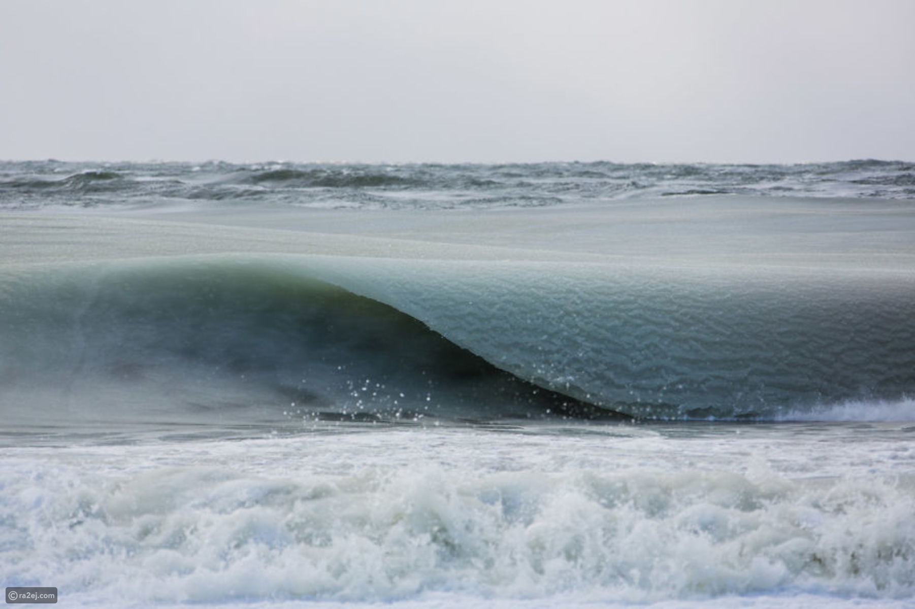 تجمد أمواج المحيط الأطلسي