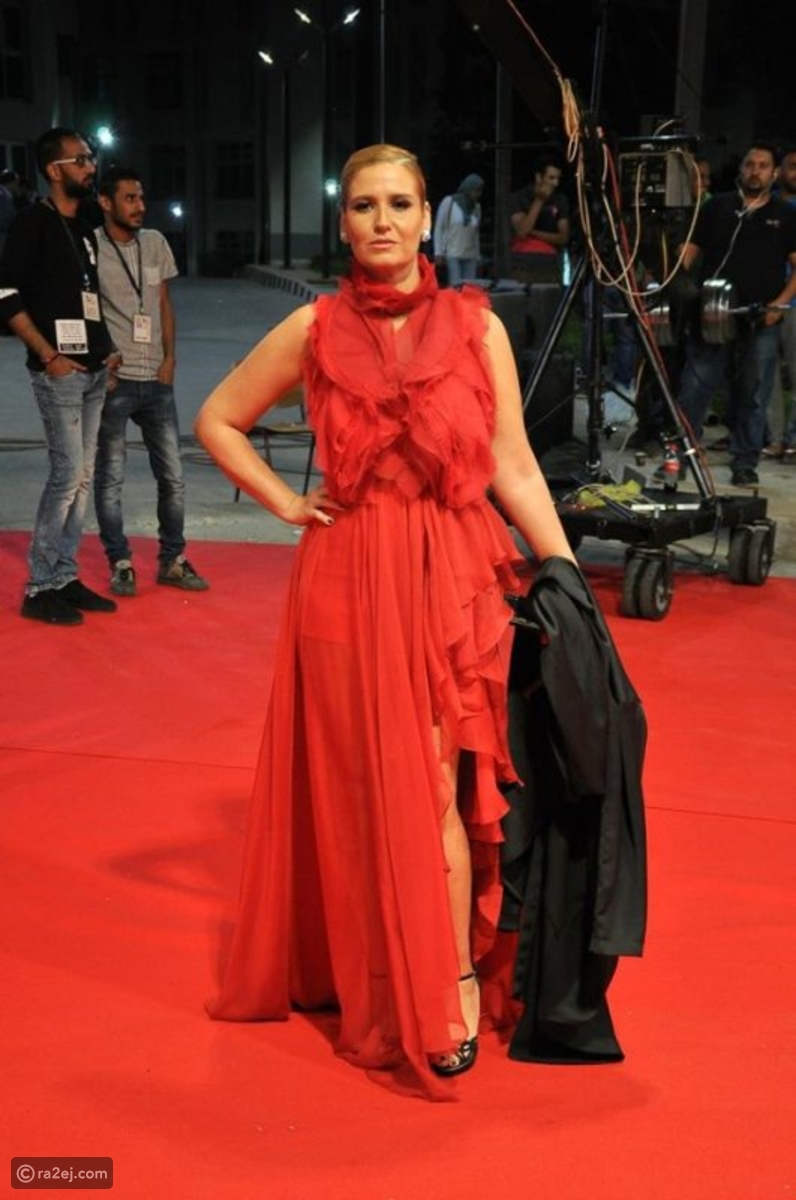 هنا شيحة بإطلالة غير موفقة