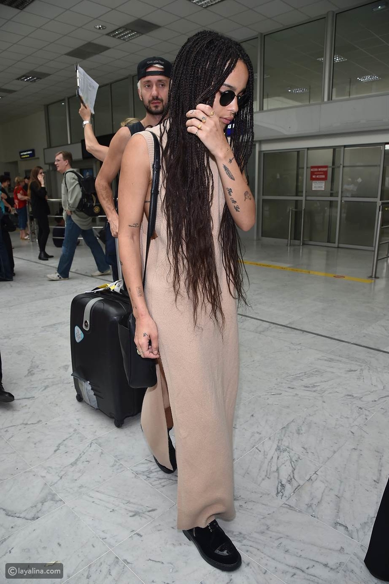 موديلات الفنانات المطار لحضور مهرجان