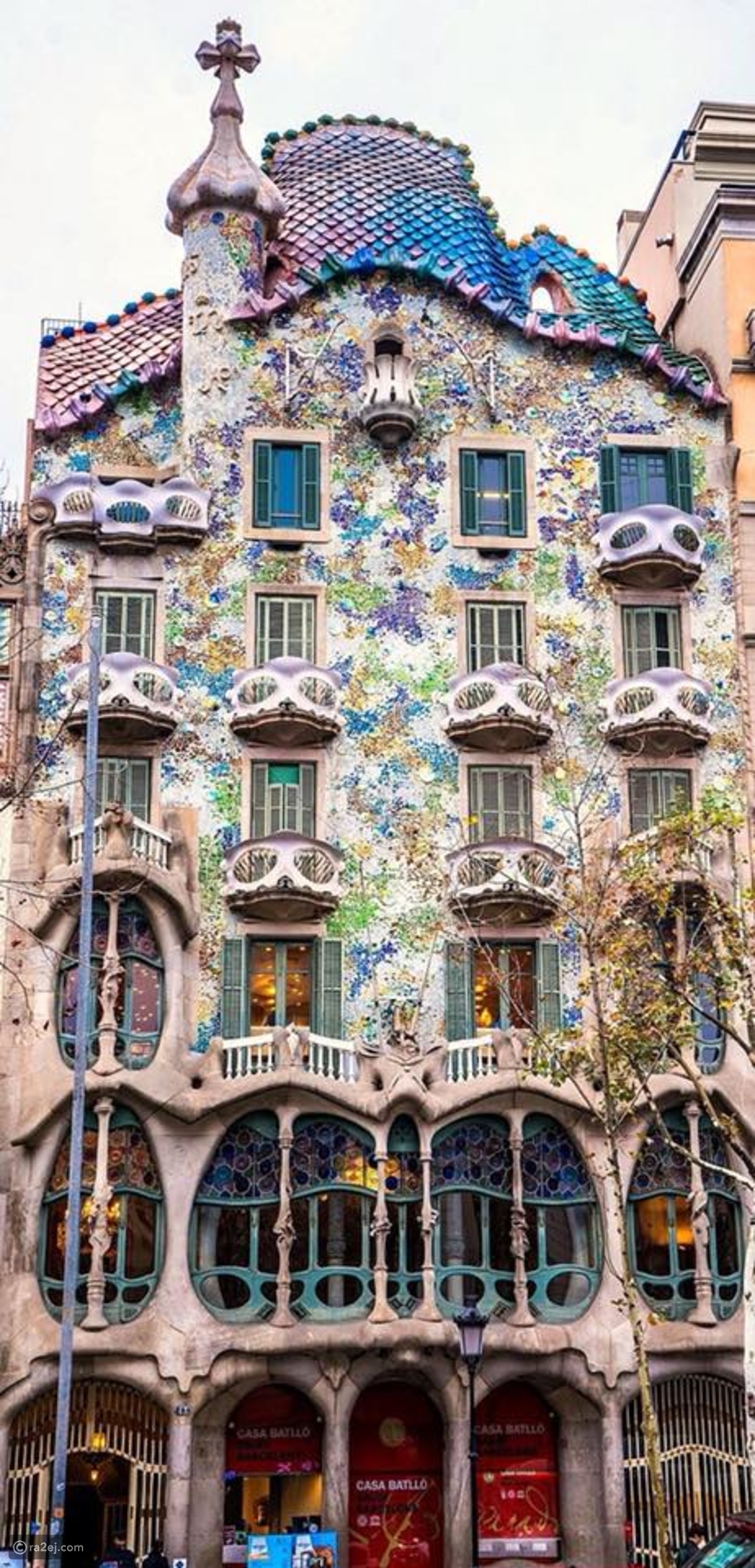 أشهر أعمال “Antoni Gaudi” رائد الحداثة في العمارة - رائج