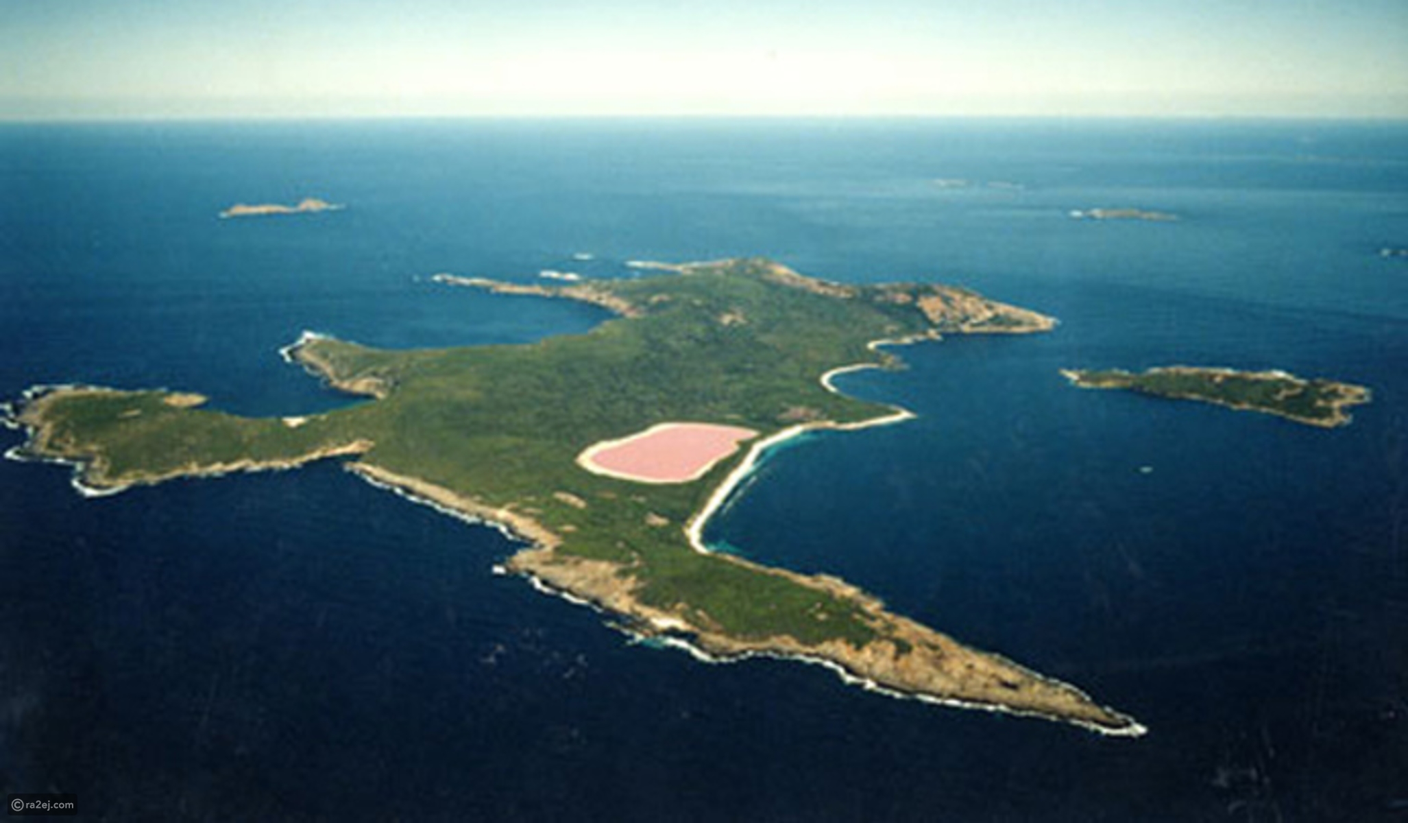 بحيرة هيلير أو البحيرة الوردية في غرب أستراليا 9d17ccbf037d8cb2a21f9fdb6855d87ed307d545-041016125312.jpg?preset=v3