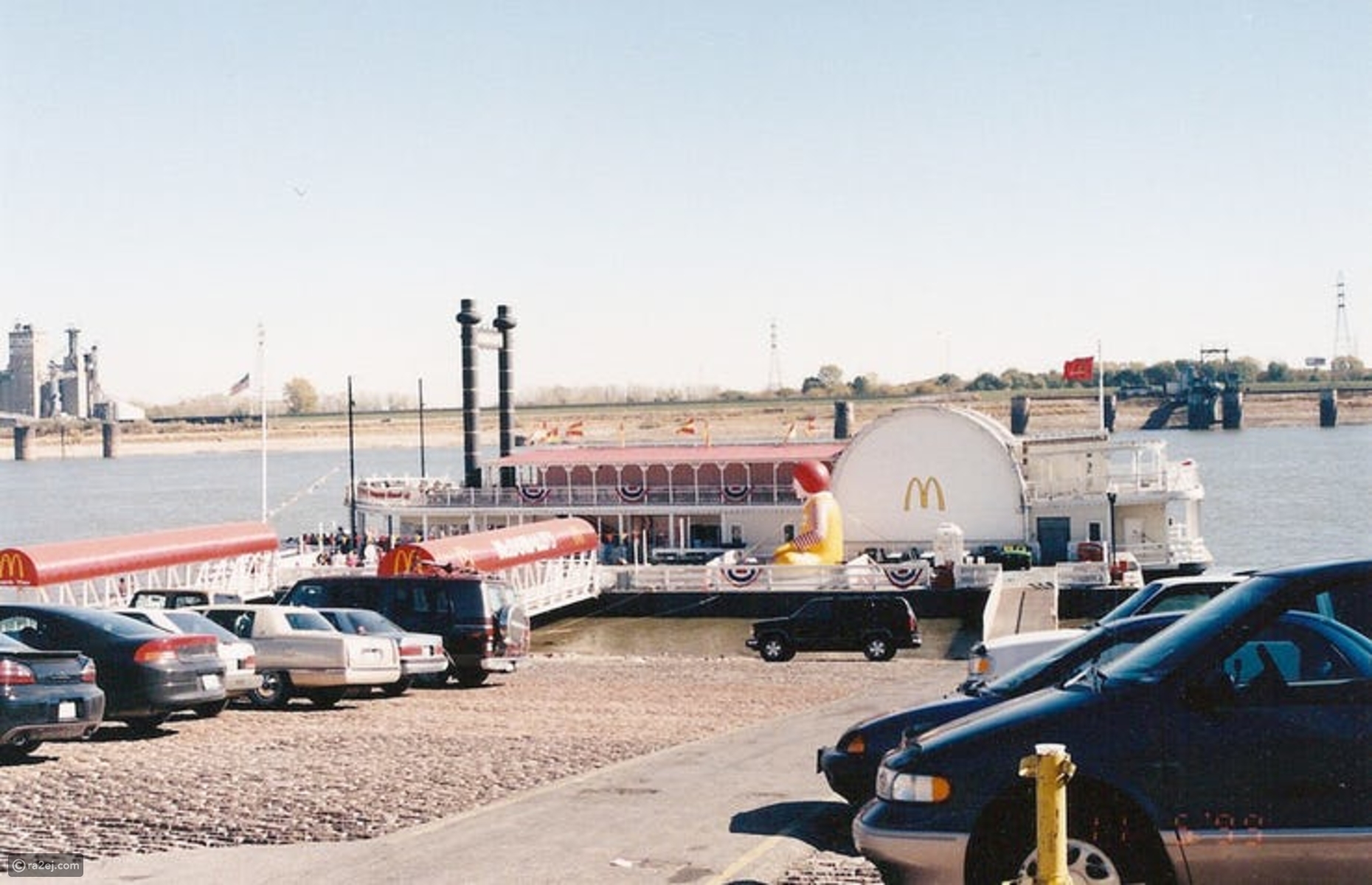 قارب ماكدونالدز في ميسوري - لويز