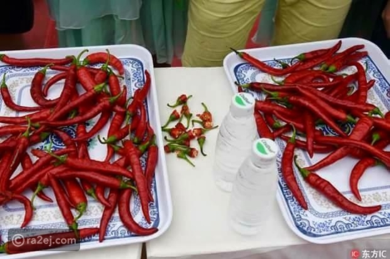 24 قطعة ذهب لمن يتناول هذه الكمية من الفلفل الحار في الصين