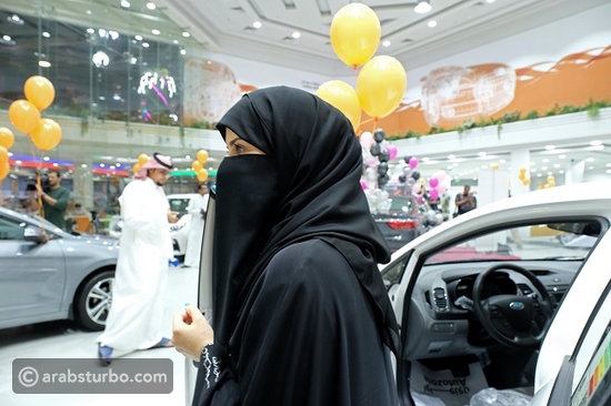 أول معرض سيارات للنساء في المملكة العربية السعودية 2ec3a605d3ec15b4837d989fd72fefd159a3bcab-130118013720
