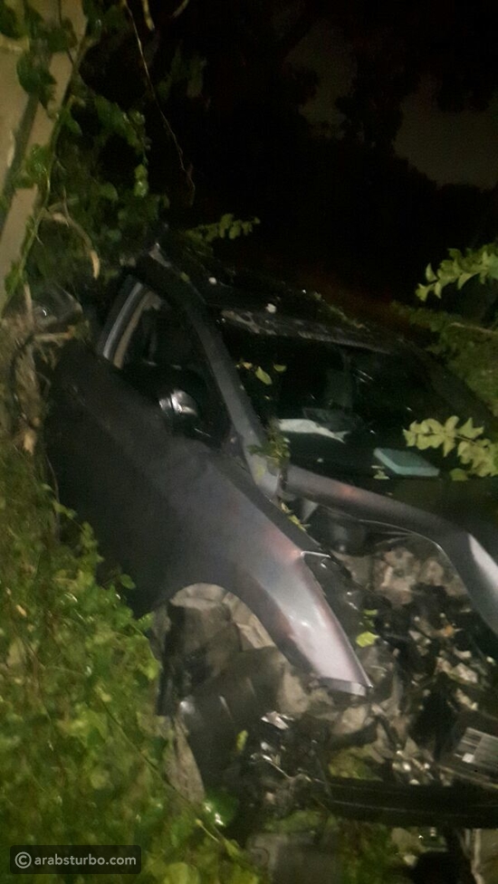 سيارة تسقط في مستشفى الامراض العقلية