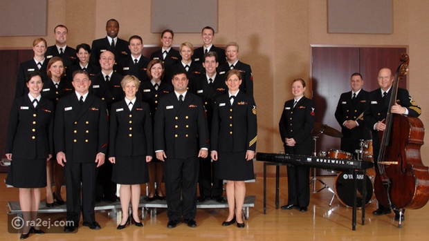 فيديو جنود البحرية الأمريكية يغنون فيها حاجة حلوة رائج