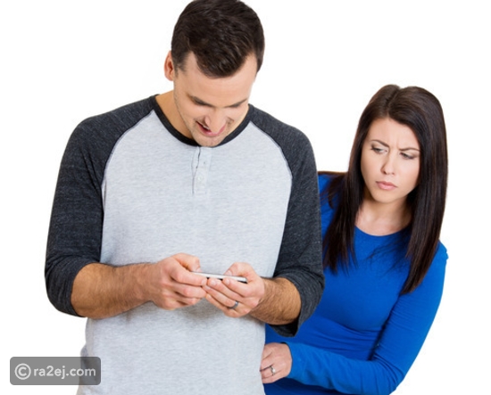 هكذا تتصرف الزوجة عندما تشعر بالغيرة: شاهد الفيديو!