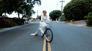 فيديو: فتاة جميلة تبحث عن أي عريس حتى إذا تزوجت لمدة ربع ساعة