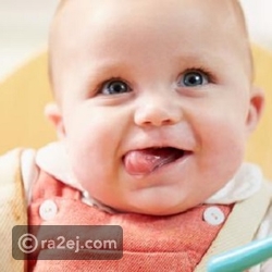 فيديو كوميدي لرضيع حاول تقليد عطس والده