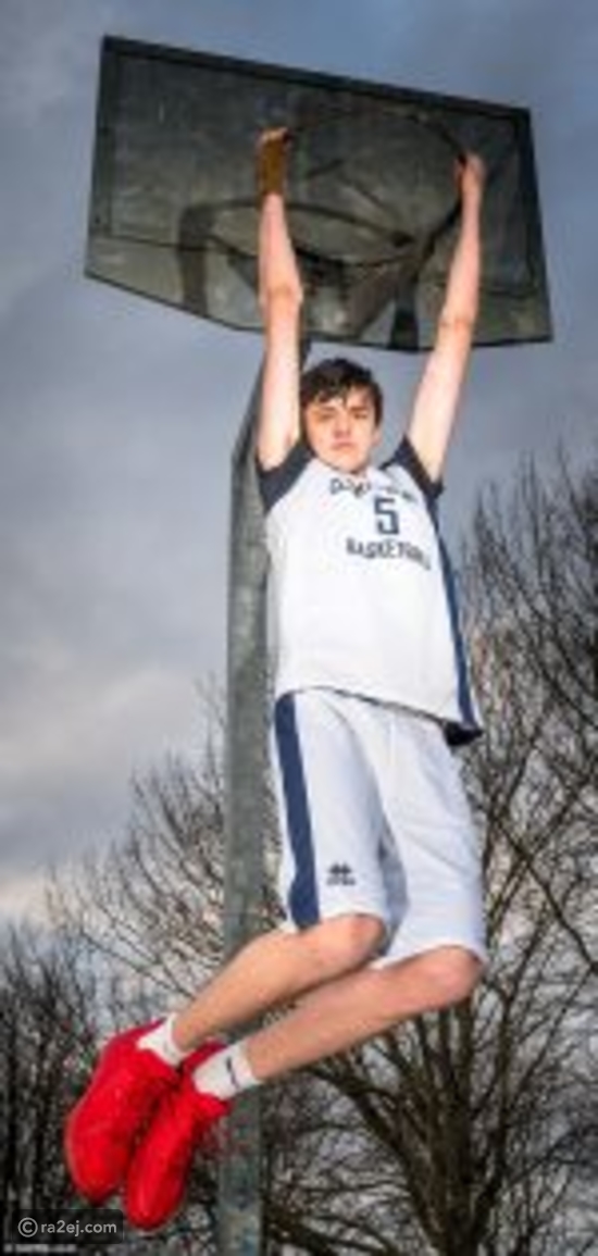 أطول مراهق في العالم