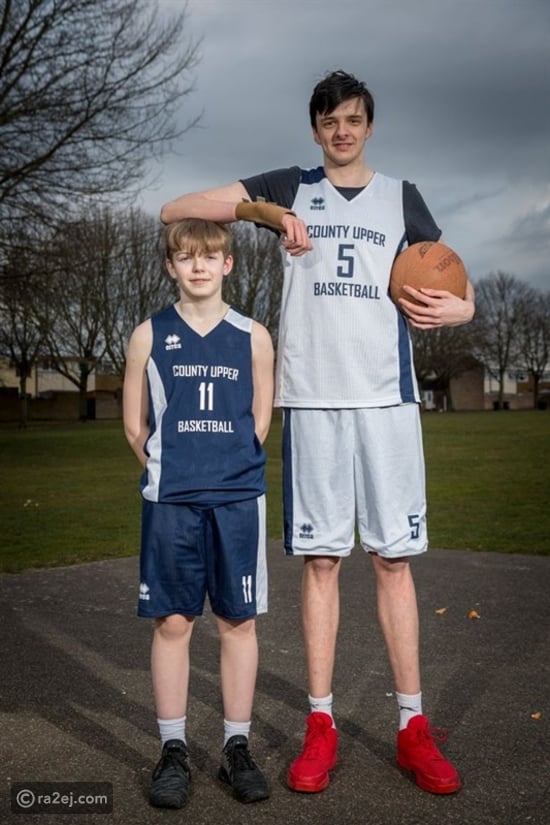 أطول فتى في العالم